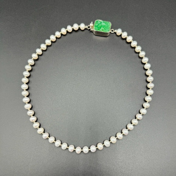 Freshwater pearl necklace with vintage green Japanese glass sterling box clasp - Picture 11 of 11